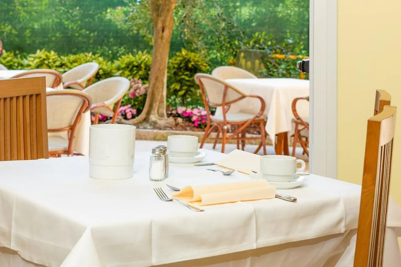 Hotel Centrale Garda  4*, Garda (Verona) Italy