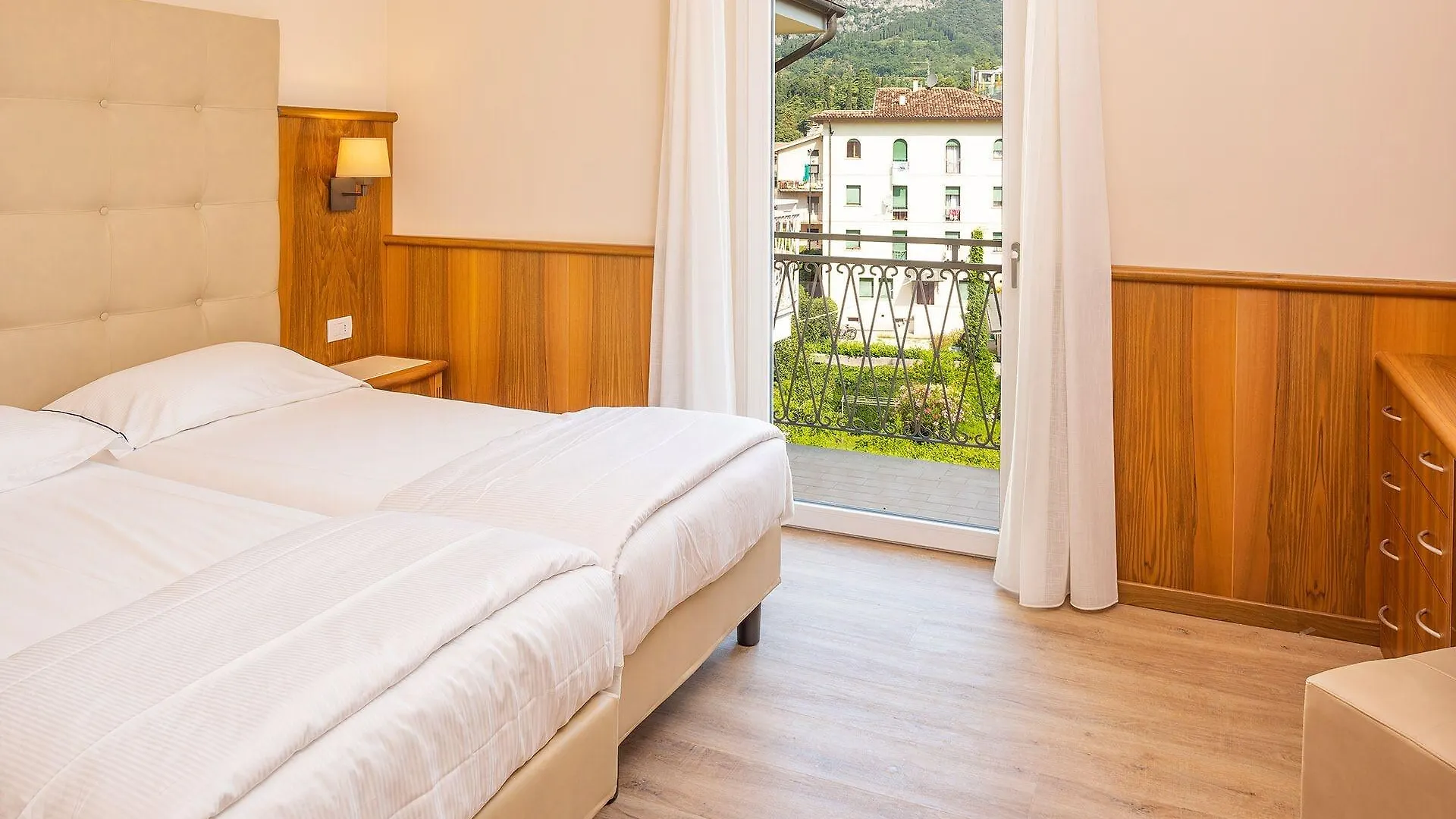 Hotel Centrale Garda
