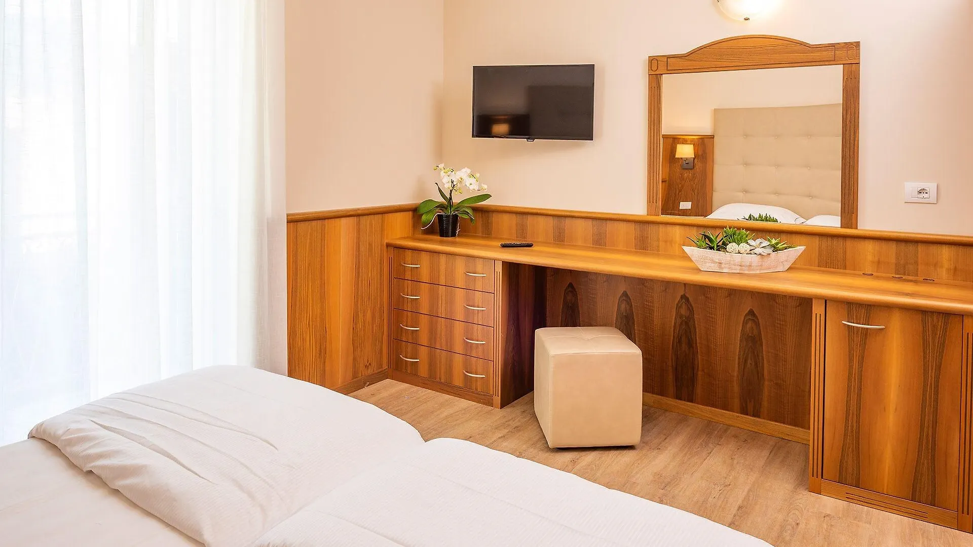 Hotel Centrale Garda  Garda (Verona)