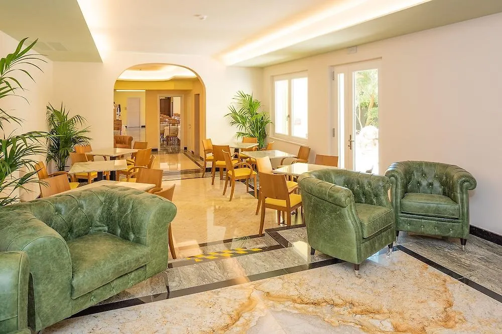 Hotel Centrale Garda  4*, Garda (Verona) Italy
