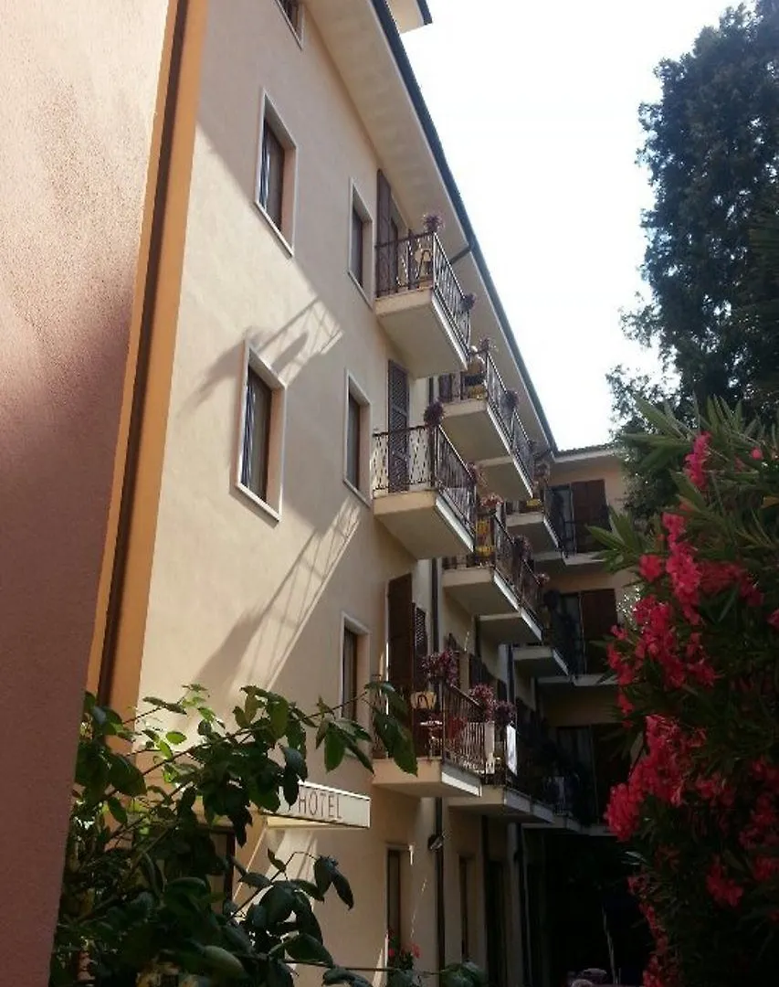 Hotel Centrale Garda  4*, Garda (Verona) Italy