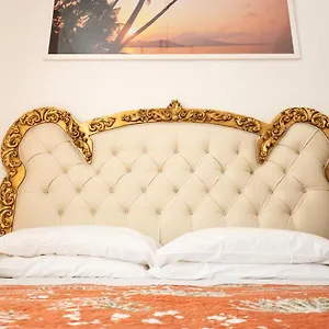 https://des-artistes-naples.hotels-amalfi.com