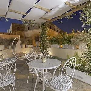 https://la-loggia-dei-rayno.lecce-hotels.com