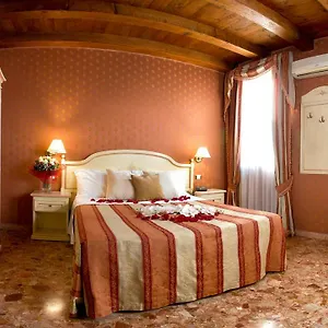 https://hotel-conterie.hotelslidodijesolo.com