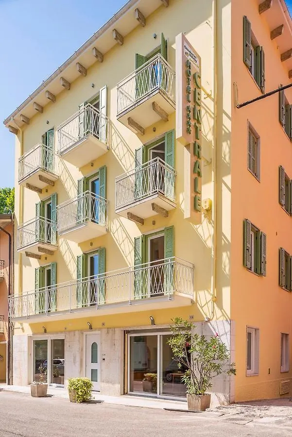 Hotel Centrale Garda  4*, Garda (Verona) Itálie