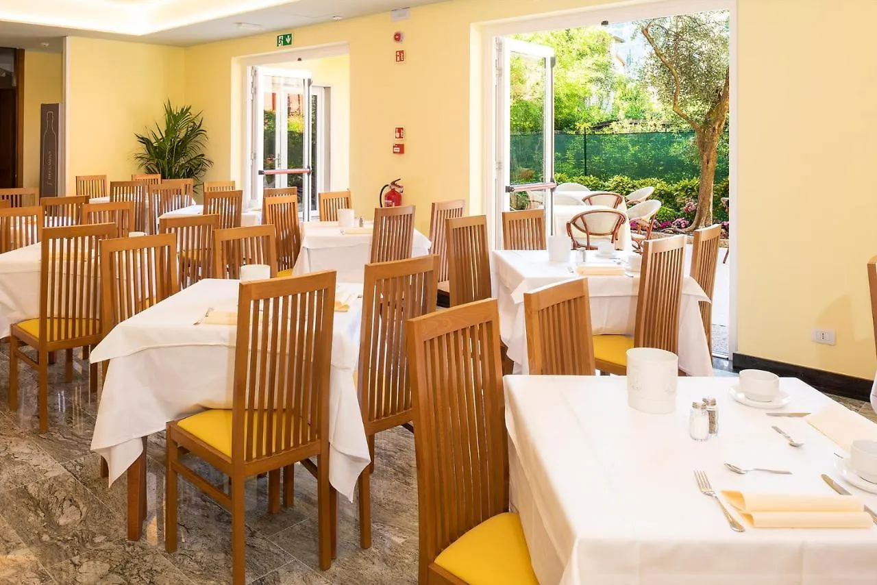 Hotel Centrale Garda