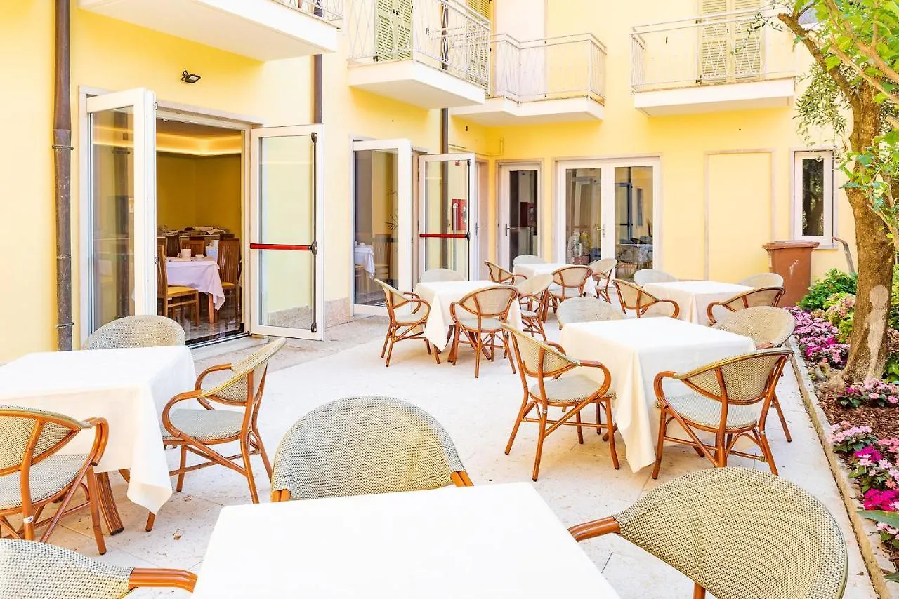 Hotel Centrale Garda