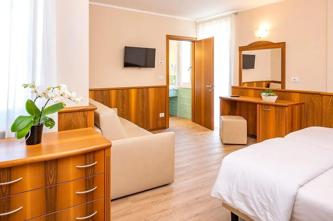 Hotel Centrale Garda