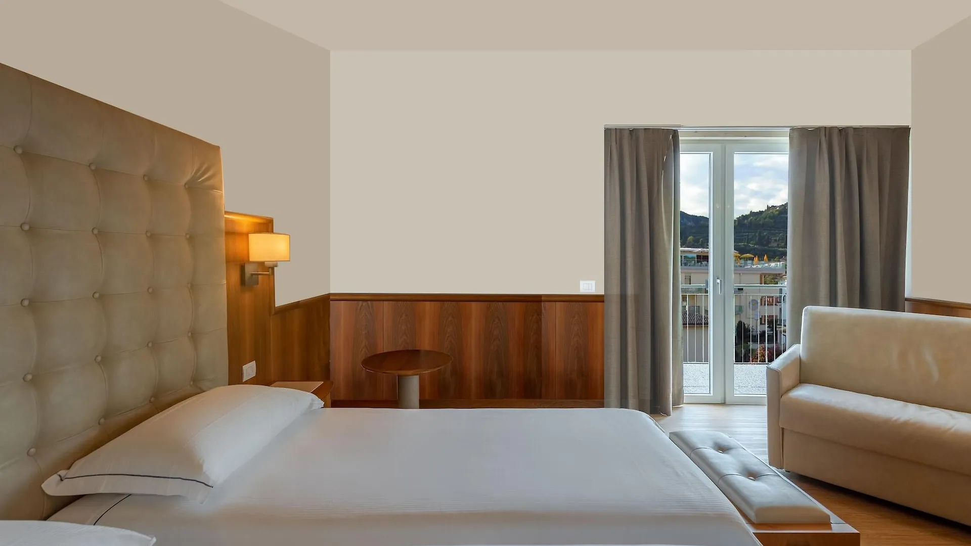 Hotel Centrale Garda   Garda (Verona)