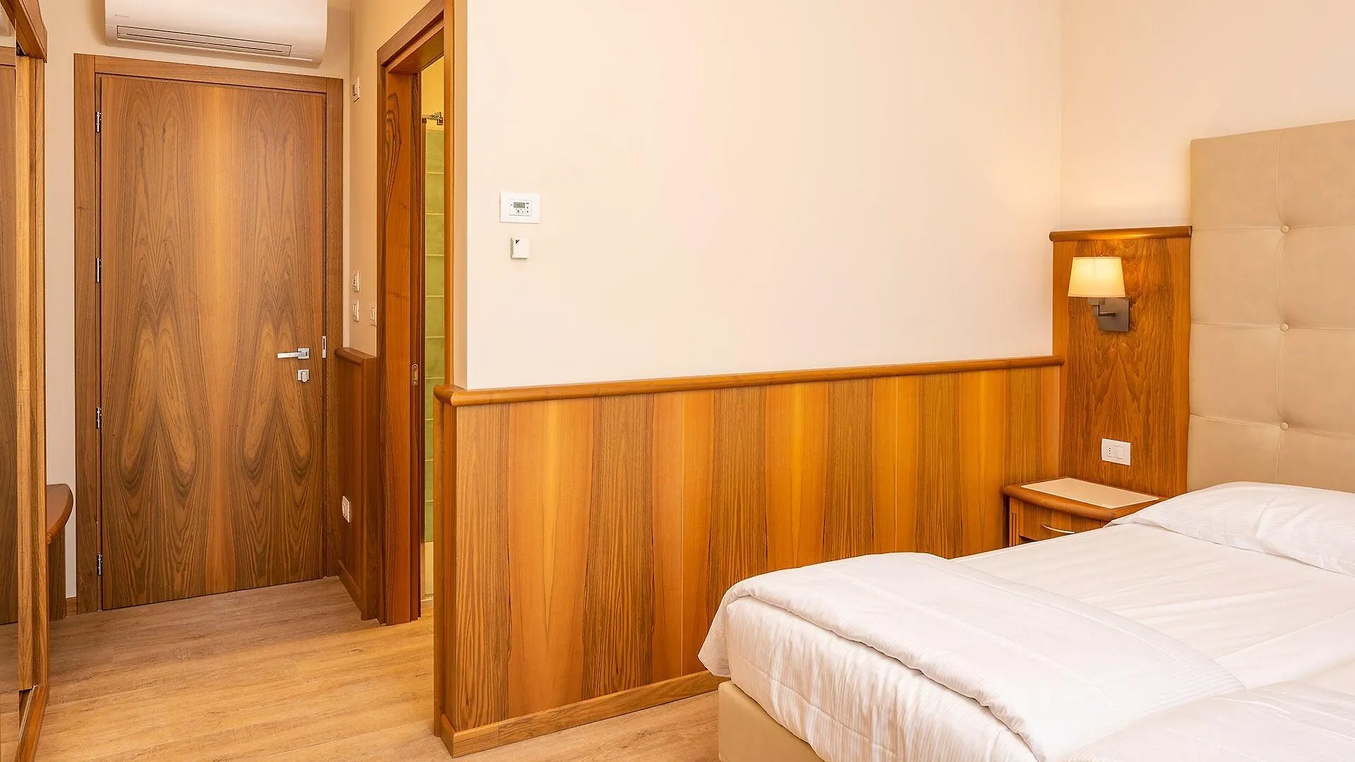 Hotel Centrale Garda   Garda (Verona)