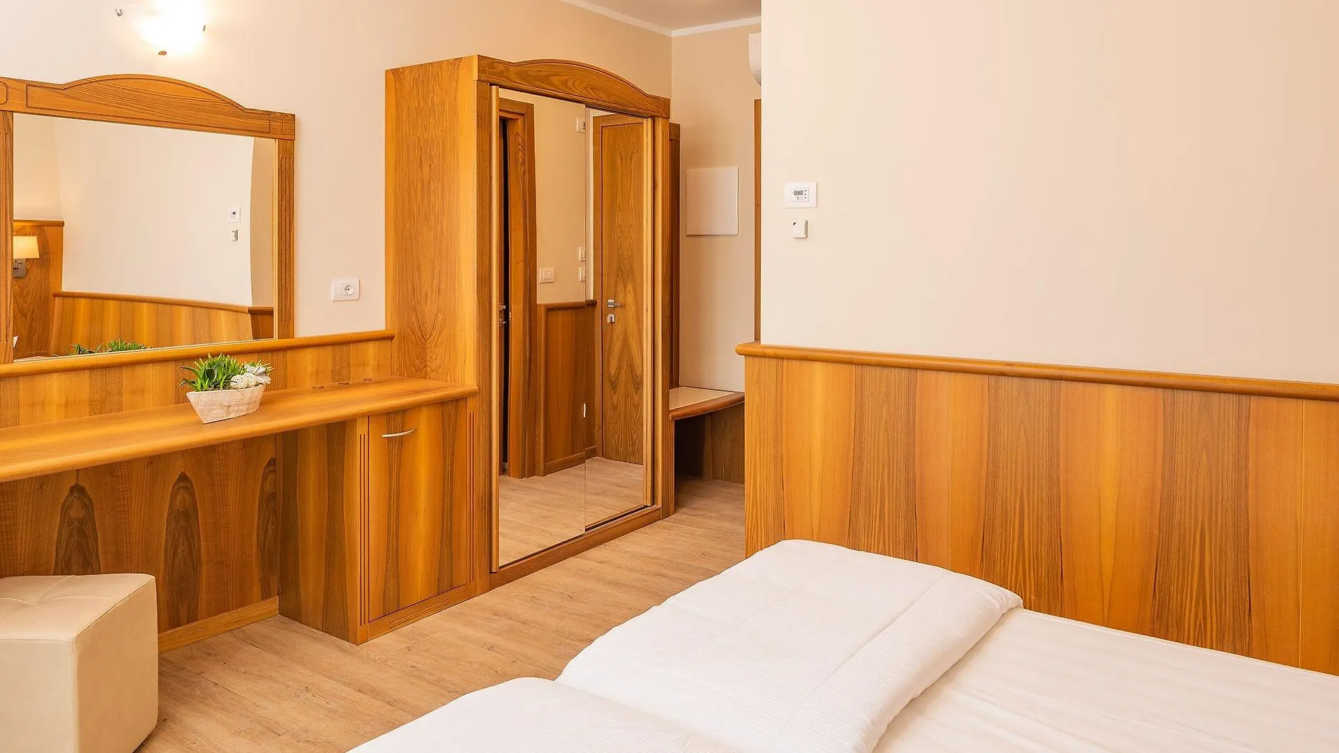 Hotel Centrale Garda  Garda (Verona)