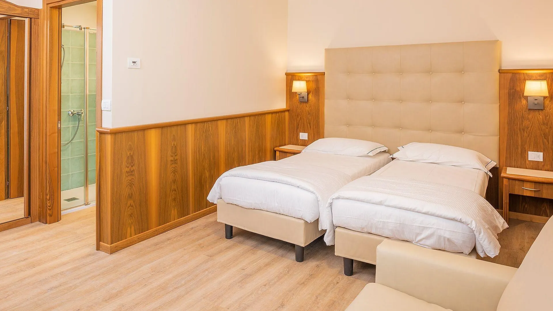 Hotel Centrale Garda  4*, Garda (Verona)