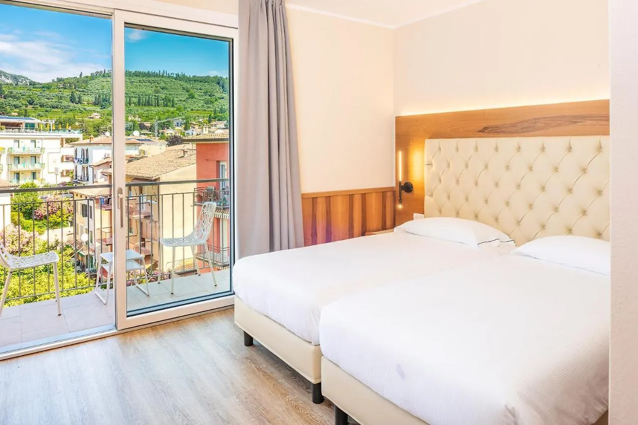 Hotel Centrale Garda  4*, Garda (Verona) Italy