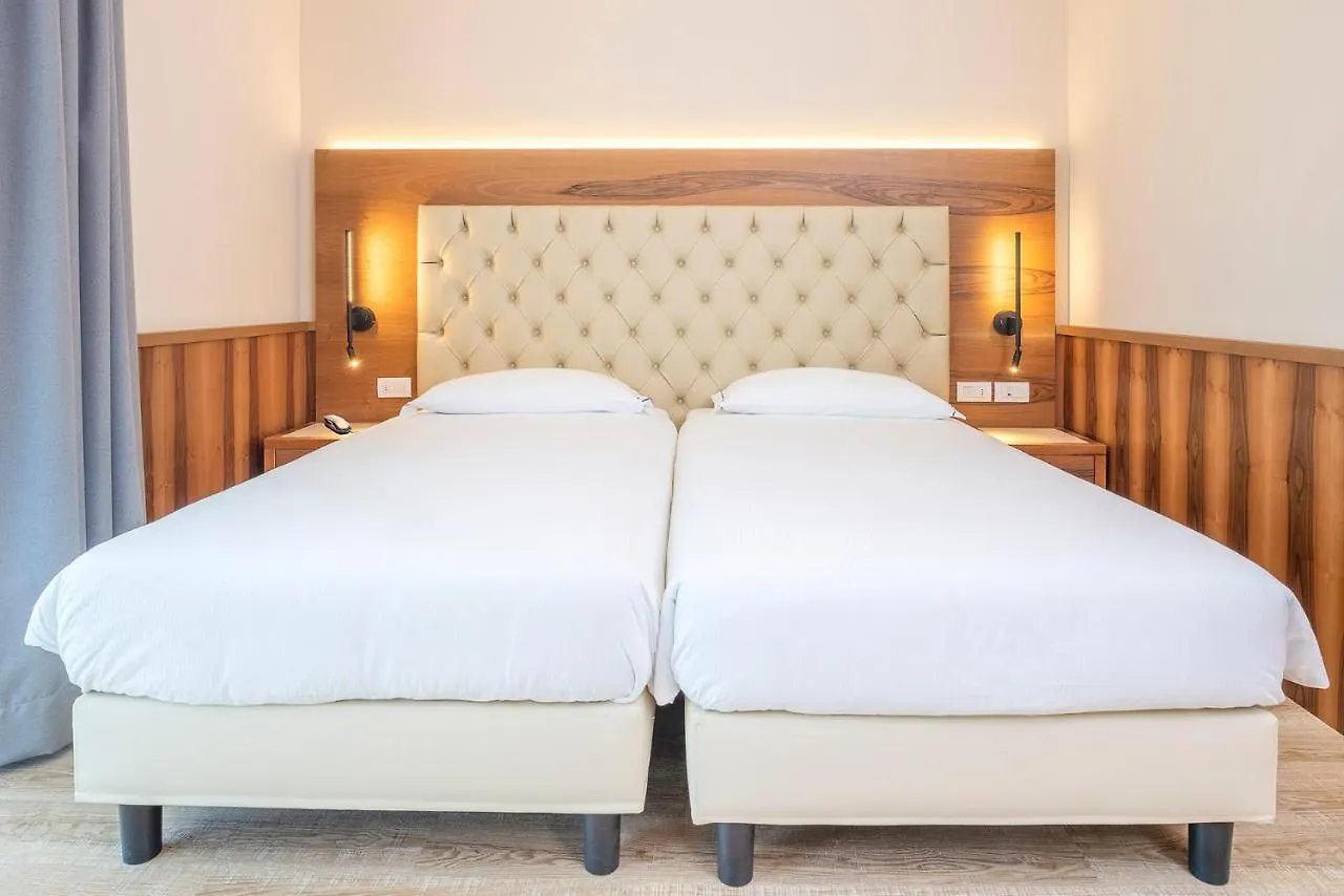 Hotel Centrale Garda  Garda (Verona)